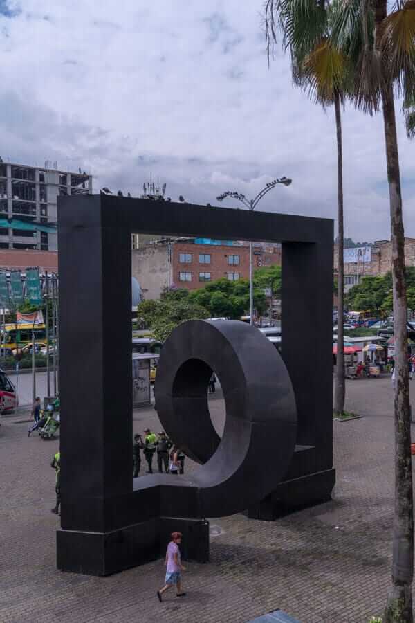 Escultura Puerta De San Antonio en Medellín